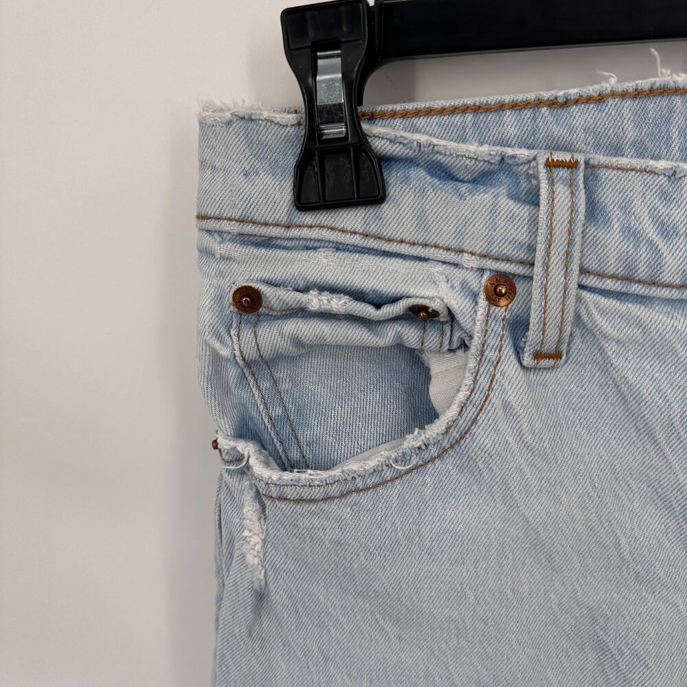 ABERCROMBIE & FITCH The 90's Straight Ultra High Rise Distressed Jean //. 4 - Picture 4 of 8